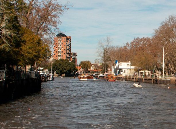 Canals_in_Tigre-1.jpg